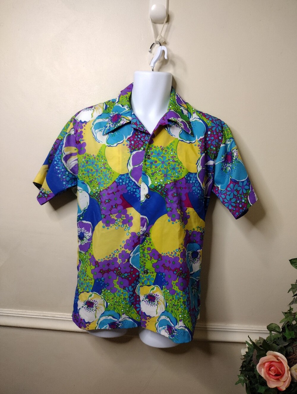 Vintage 1960-70's Paradise Hawaii Vibrant Mod/Hippie Floral Hawaiian Shirt - Picture 7 of 7